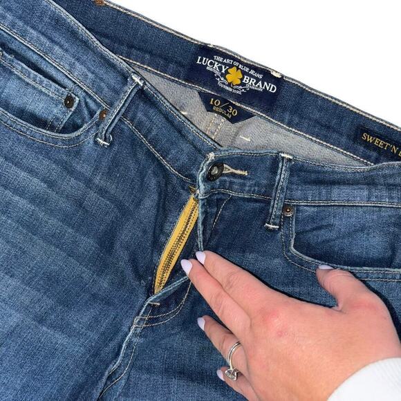 Lucky Brand Dark Wash Flared Sweet Low Rise Jeans Women's 10 Preppy Classic Y2K - Picture 5 of 10